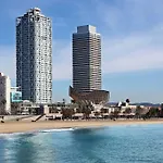 Lovely & Bright Vila Olimpica Beach Apartment