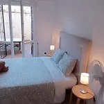 Sunny Central Double Bed Room Metro L5 - L1