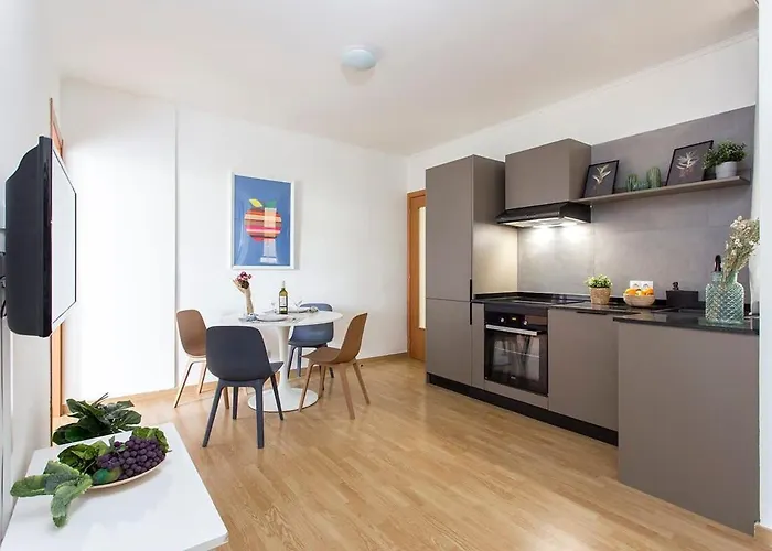 Sunny 3Bd Only For Families In Poblenou Next To The Sea!
