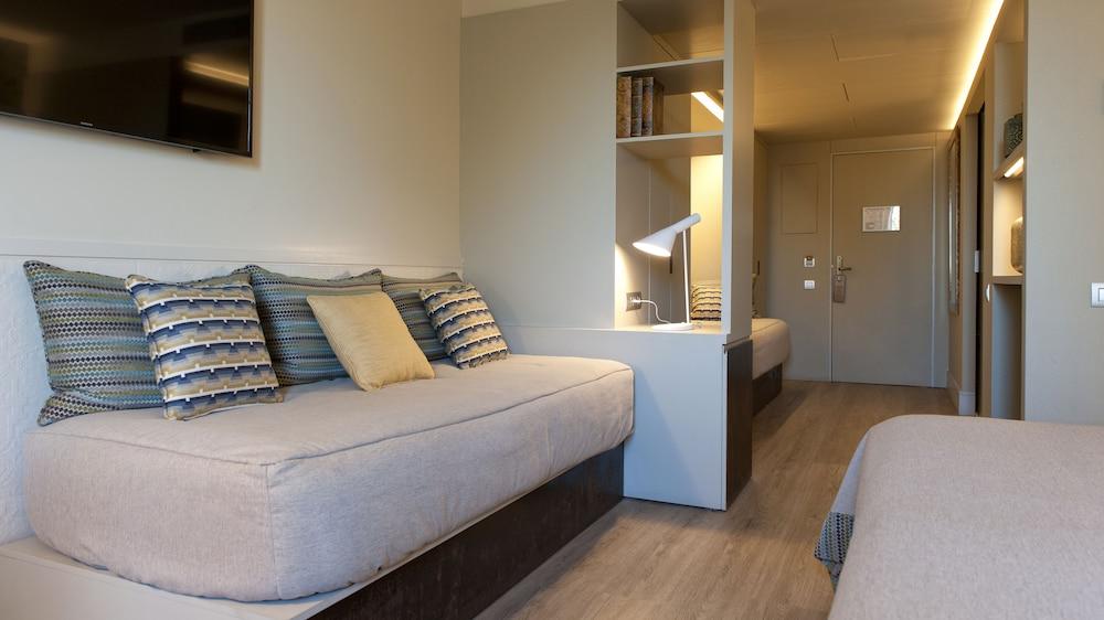 Duquesa De Cardona 4* Sup Hotel 4*