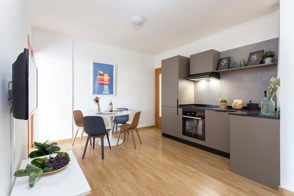 Sunny 3bd Only For Families In Poblenou Next To The Sea! *