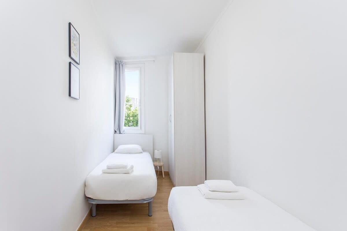 Sunny 3bd Only For Families In Poblenou Next To The Sea! Apartamento Barcelona