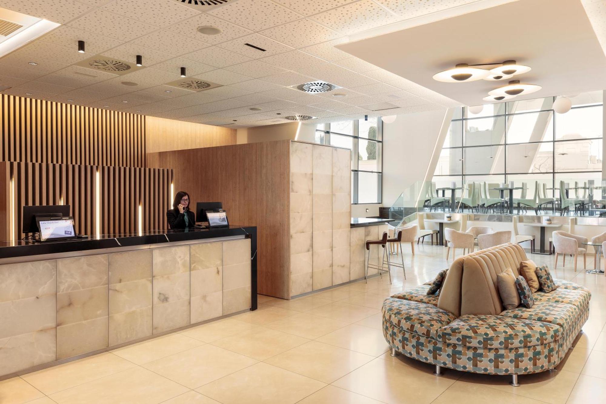 Hotel 4