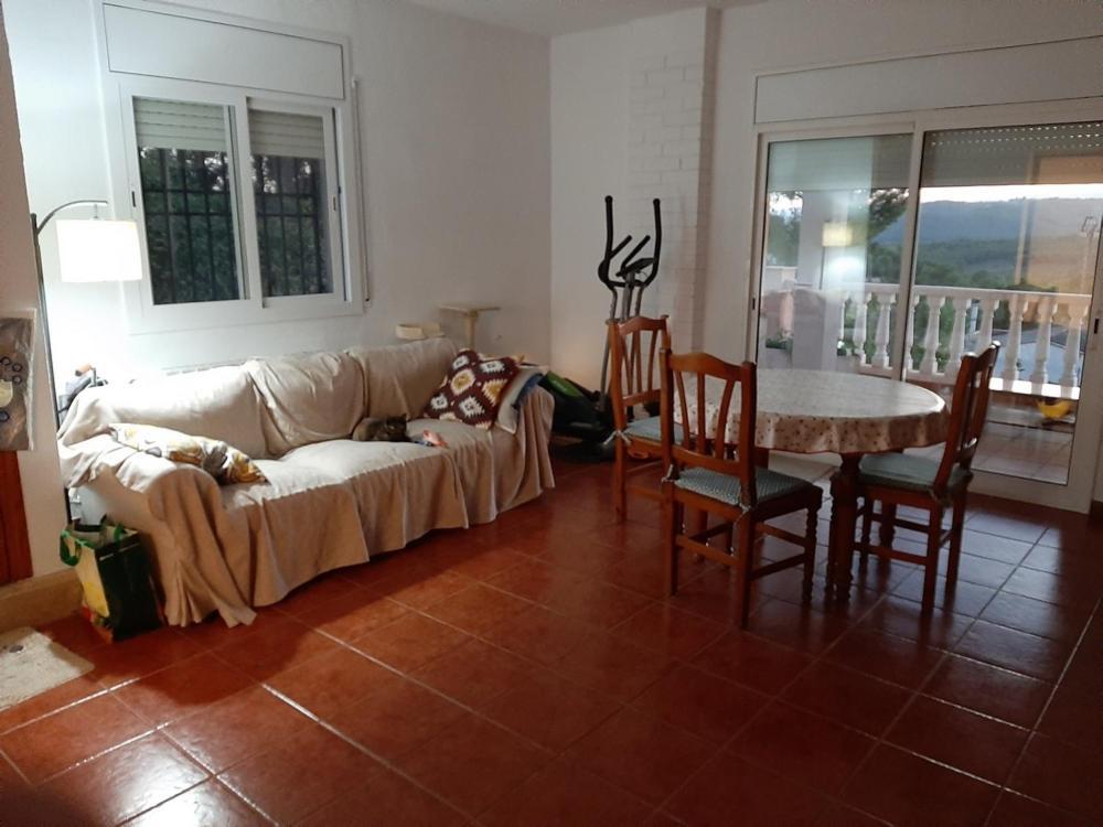 Habitación en casa particular Y Bano Privado, Tranquilidad Y Naturaleza. Barcelona