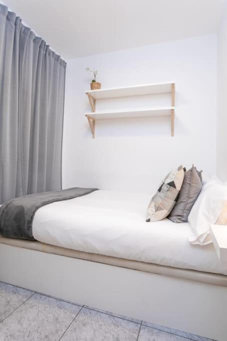Apartamento Cozy 2bdr In Sant Andreu Barcelona