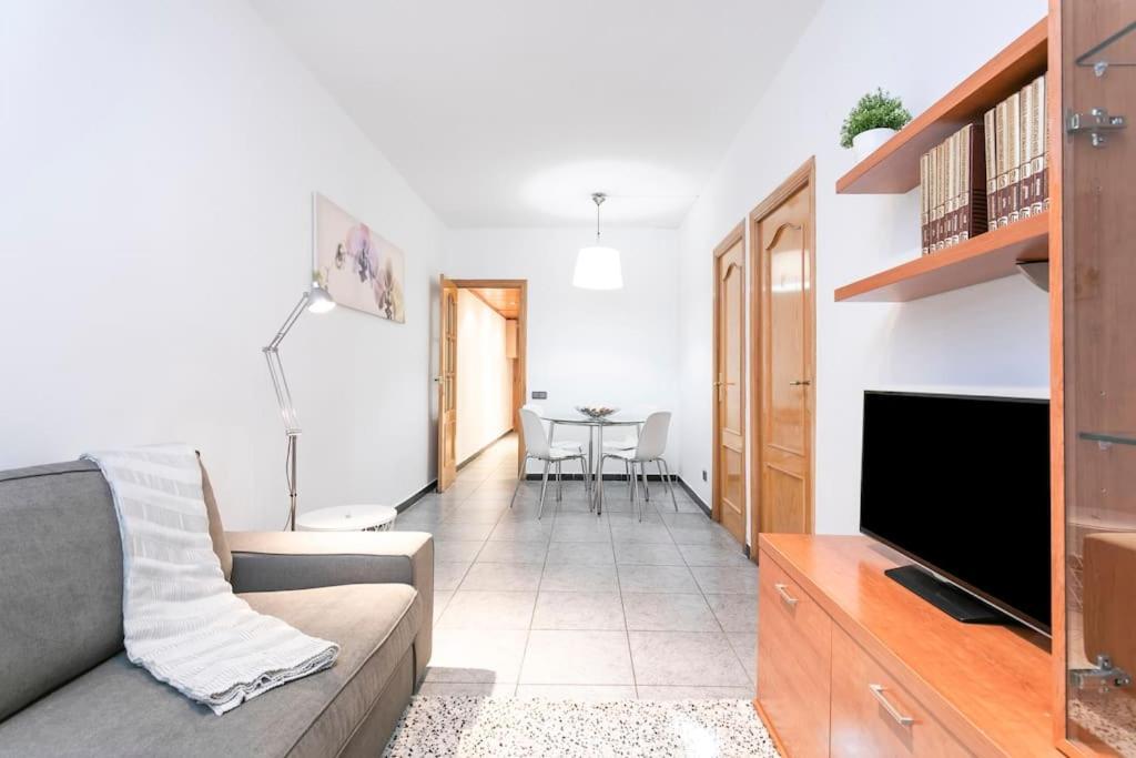 Apartamento Cozy 2bdr In Sant Andreu