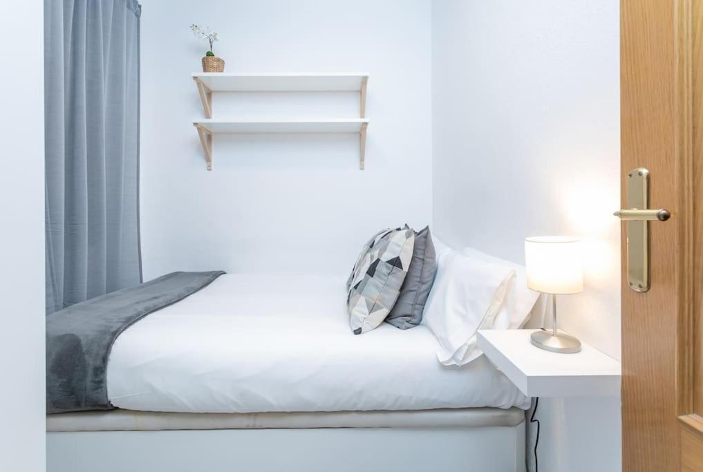 Cozy 2bdr In Sant Andreu Apartamento *
