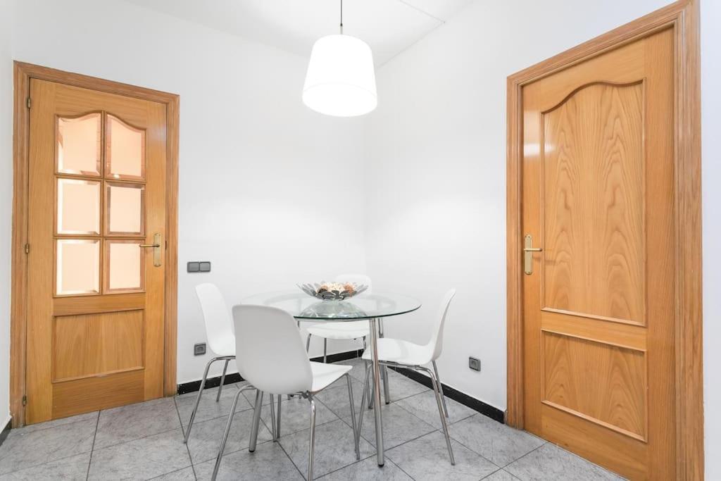 Cozy 2bdr In Sant Andreu Apartamento Barcelona