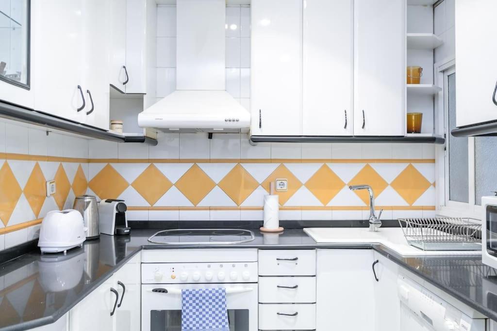 Cozy 2bdr In Sant Andreu Apartamento *