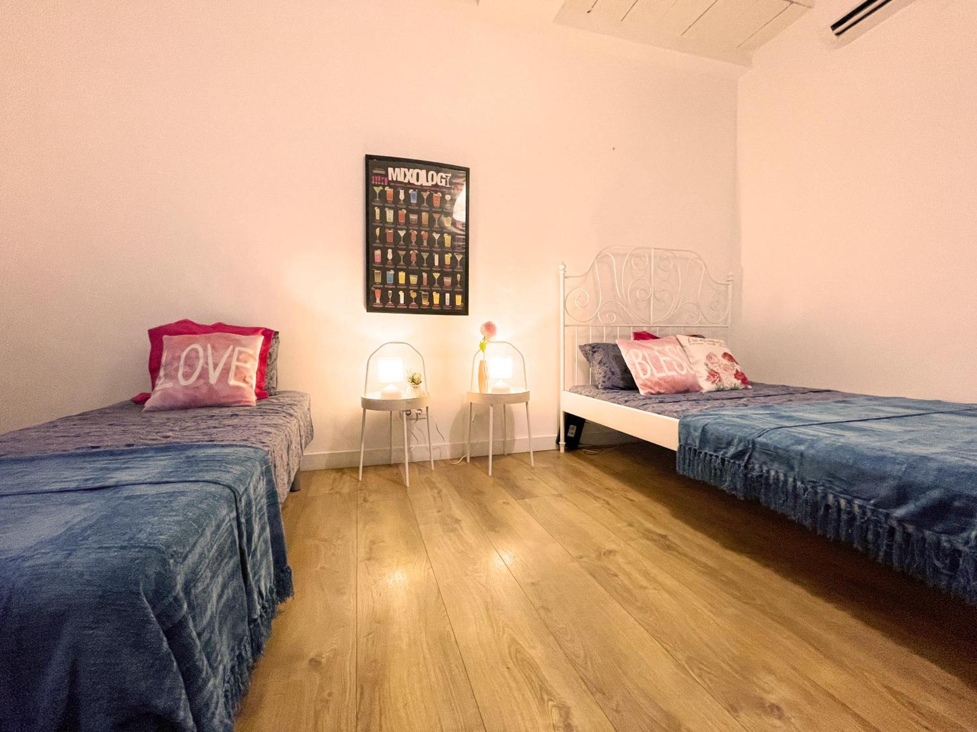 - Port Vell 1 Hostal