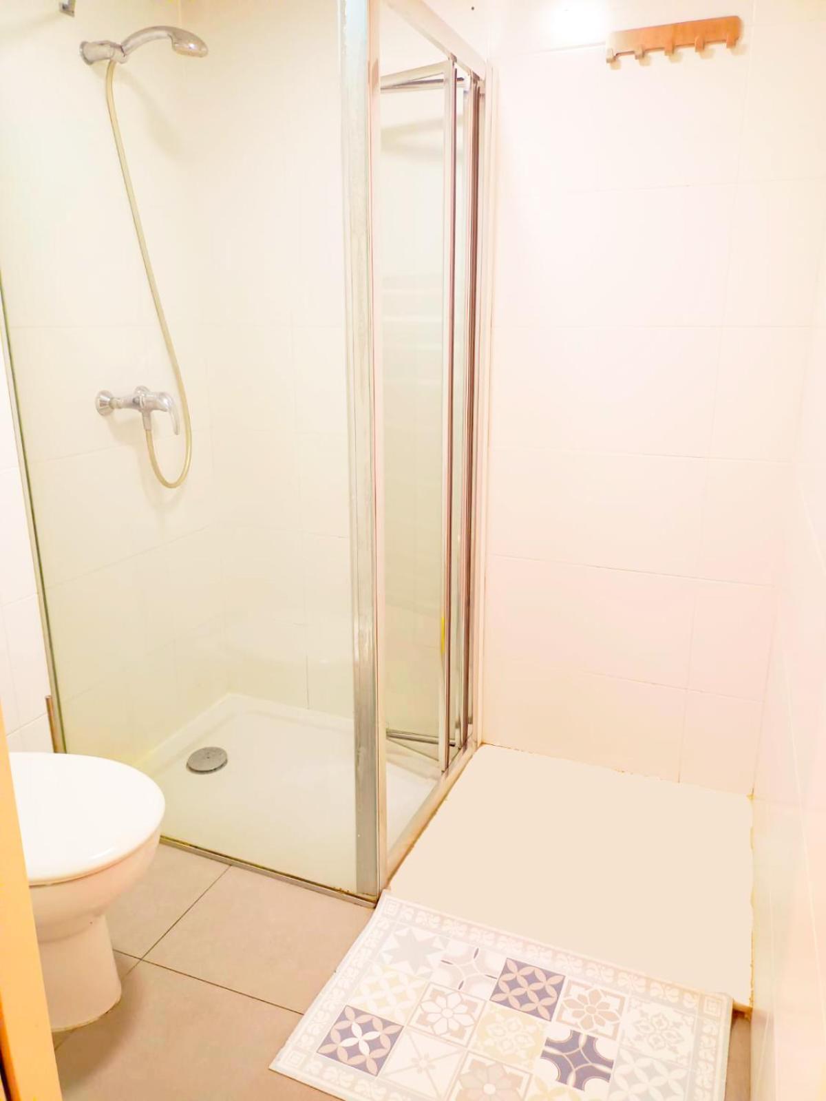 - Port Vell 1 Hostal *