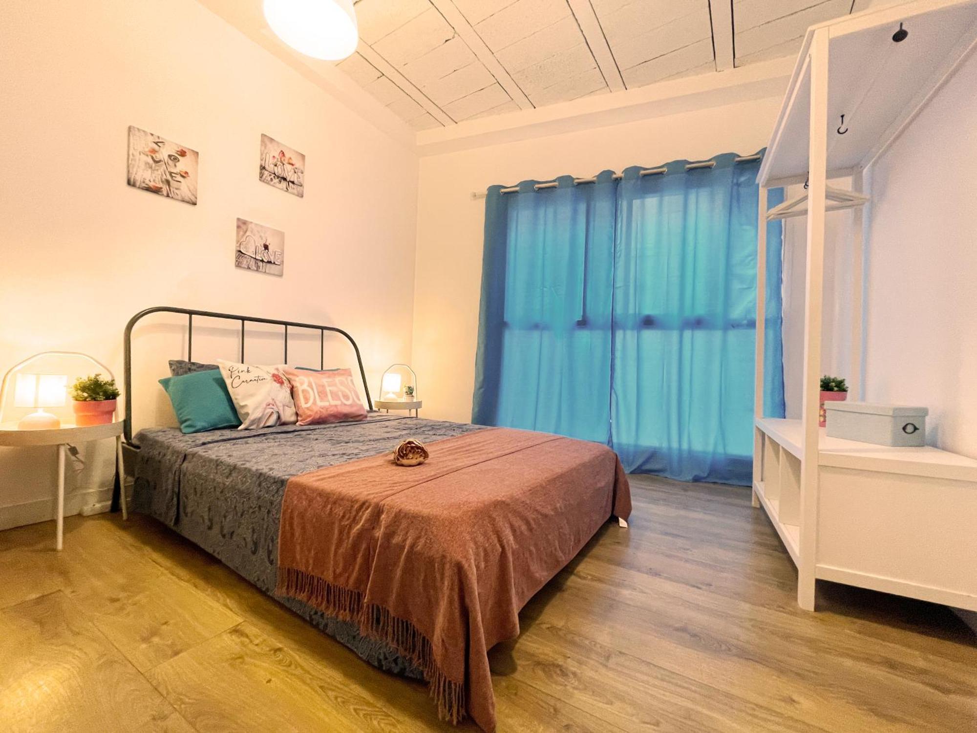- Port Vell 1 Hostal