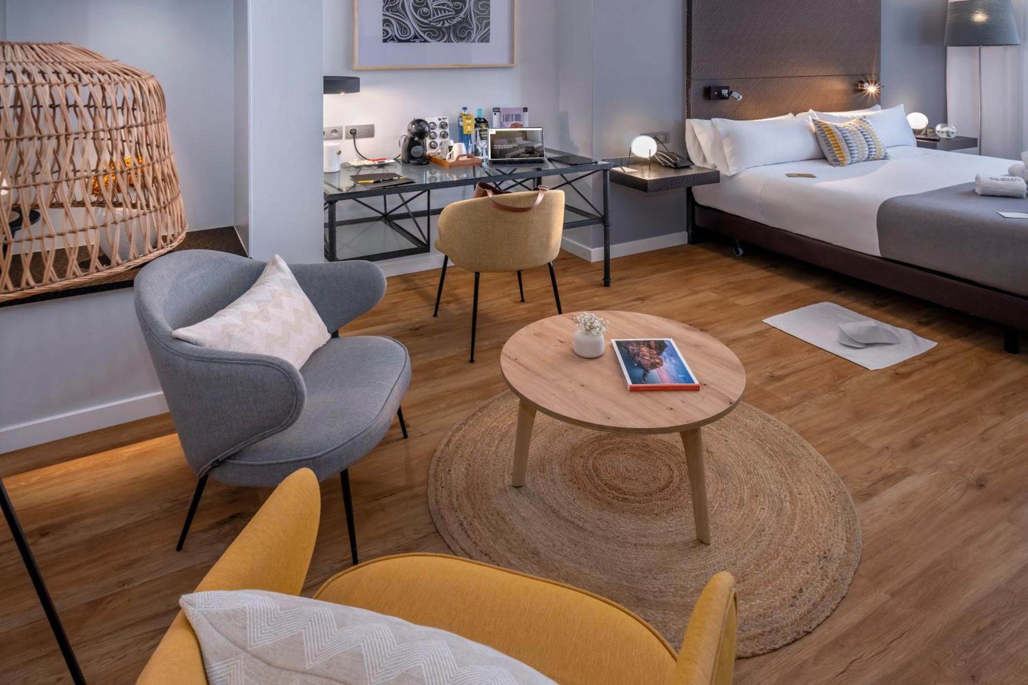 Hotel Serhs Rivoli Rambla 4*