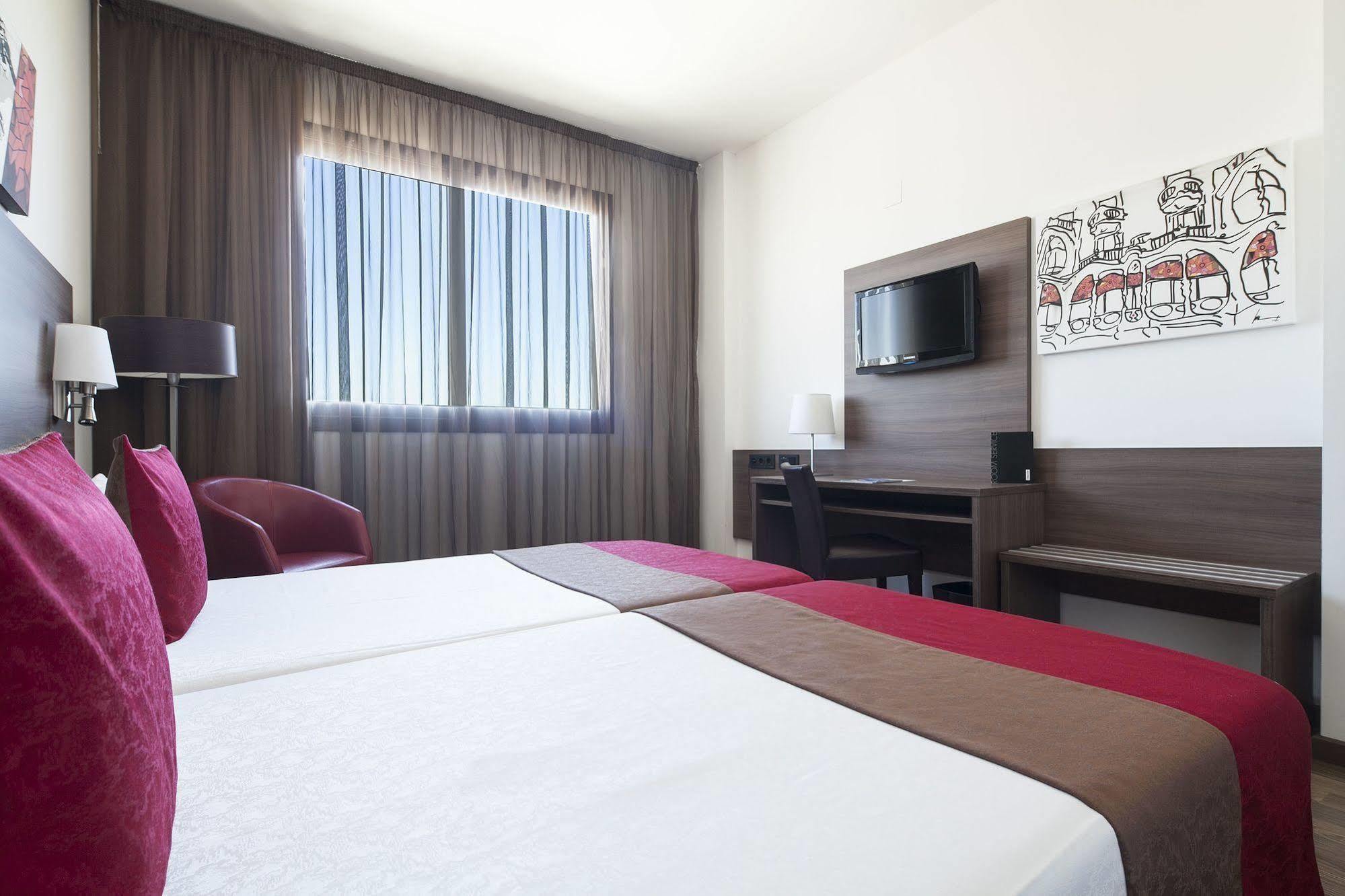 Hotel 4 4*