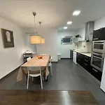 Cozy And Central Apartment