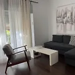 Cozy And Central Apartment