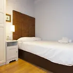 Bright & Spacious Family Flat In Central Barcelona