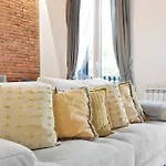 Arc De Triomf Luxury Modern 2-Bedroom 2-Bathroom