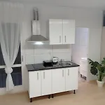 Sunny Central Double Bed Room Metro L5 - L1
