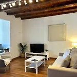 Bright & Spacious Family Flat In Central Barcelona