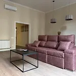 Apartamentos Diputaciò by gaiarooms