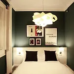 Close to Passeig de Gracia B&B