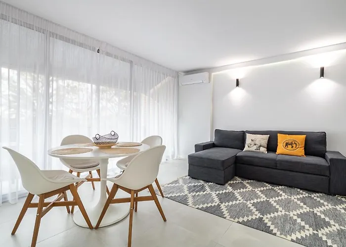 Comtal Homey Apartments