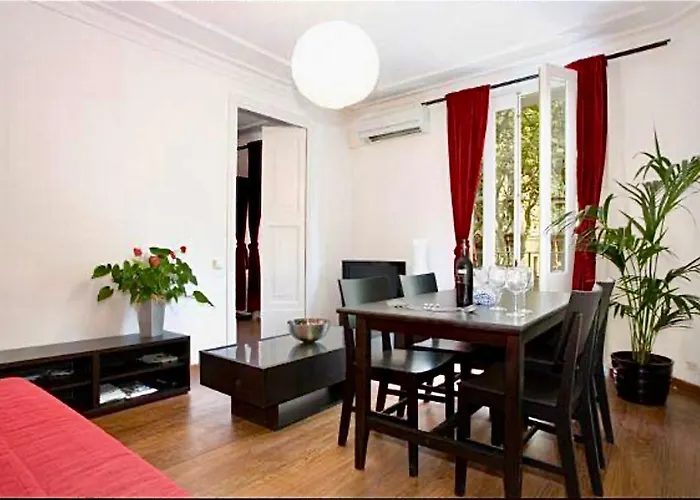 5-Bed Apartment In The Heart Of The City
