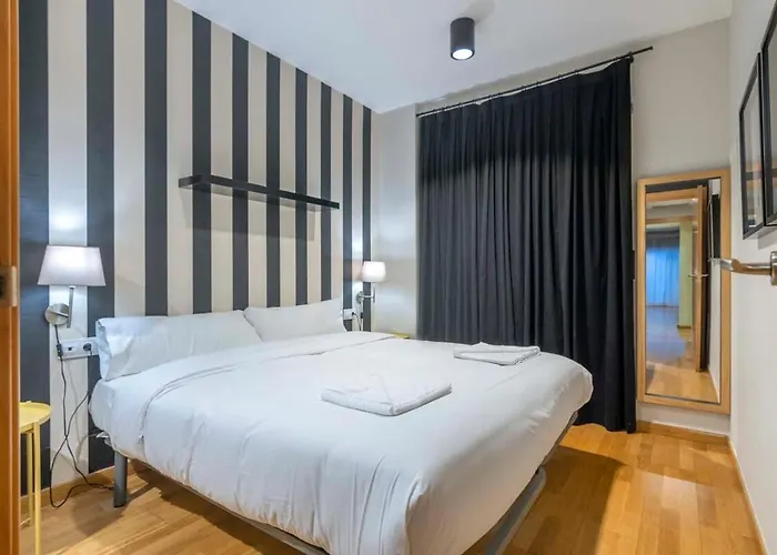 2 Bedroom With Balcony In Eixample 3-2