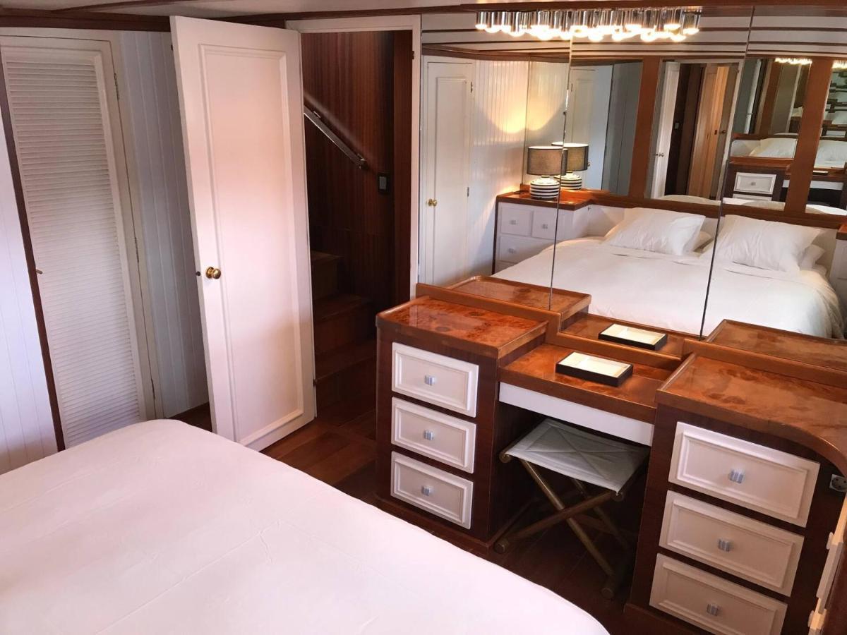 Hotel en barco Toro *
