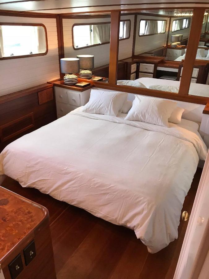 Toro Hotel en barco *
