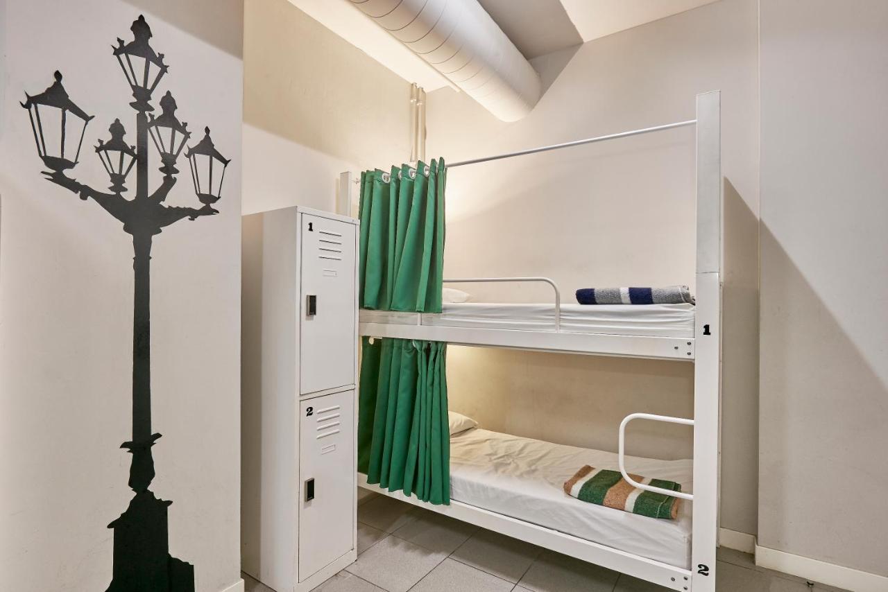 Hola Eixample Hostal *