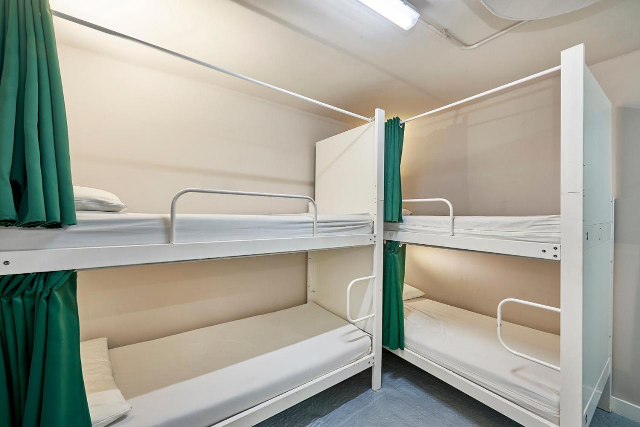 Hola Eixample Hostal Barcelona