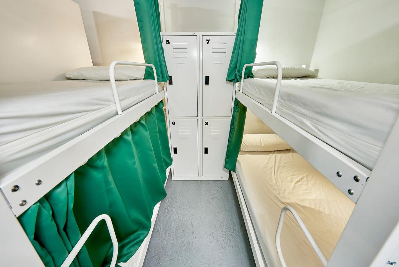 Hola Eixample Hostal
