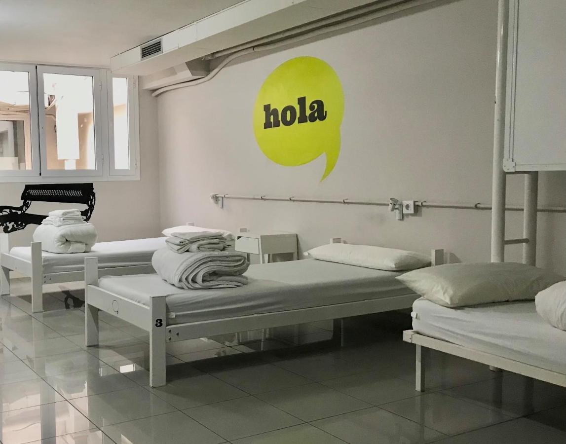Hola Eixample Hostal *