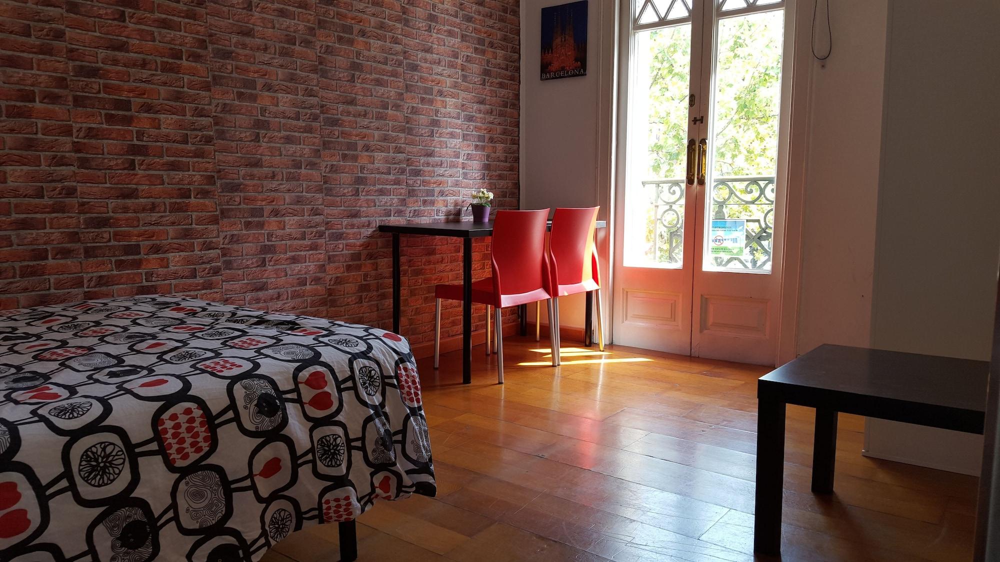 Diagonal House Hostal