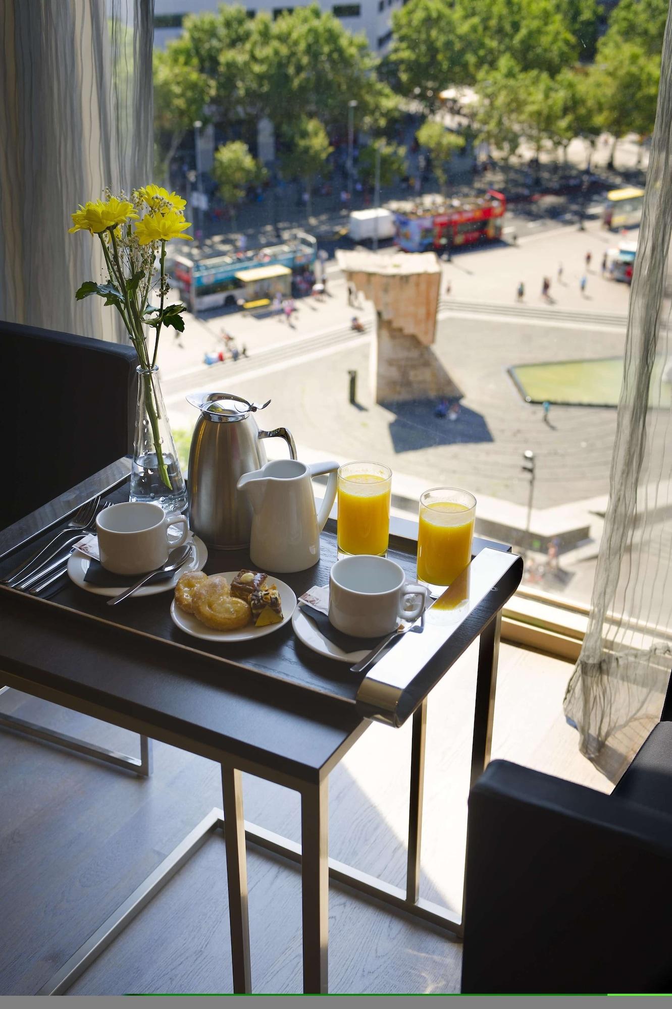 Olivia Plaza Hotel 4*