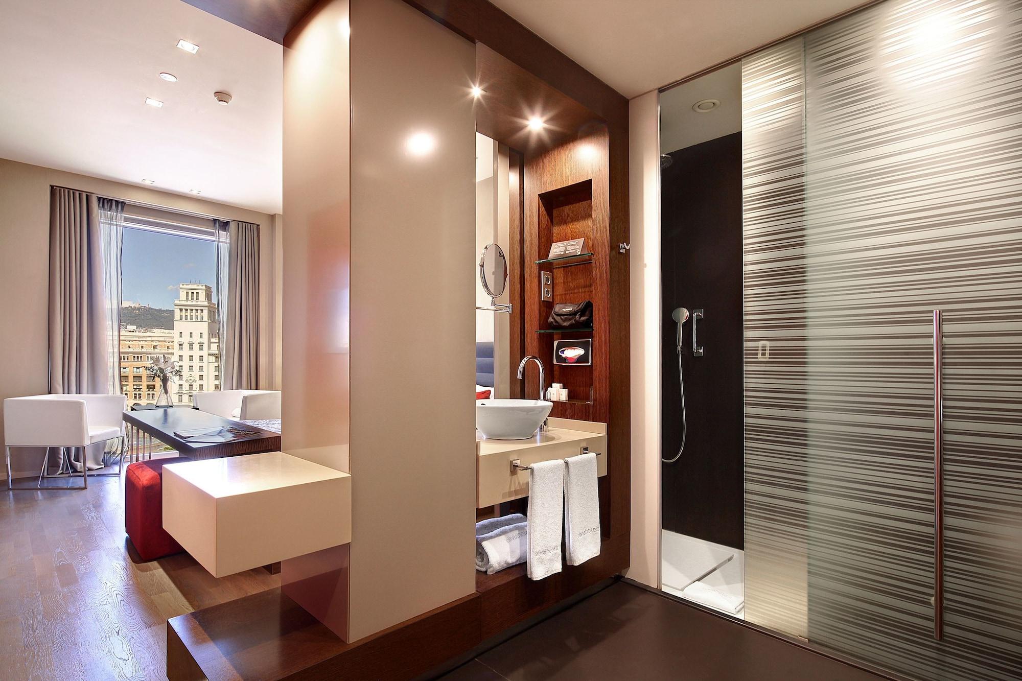 Olivia Plaza Hotel 4*