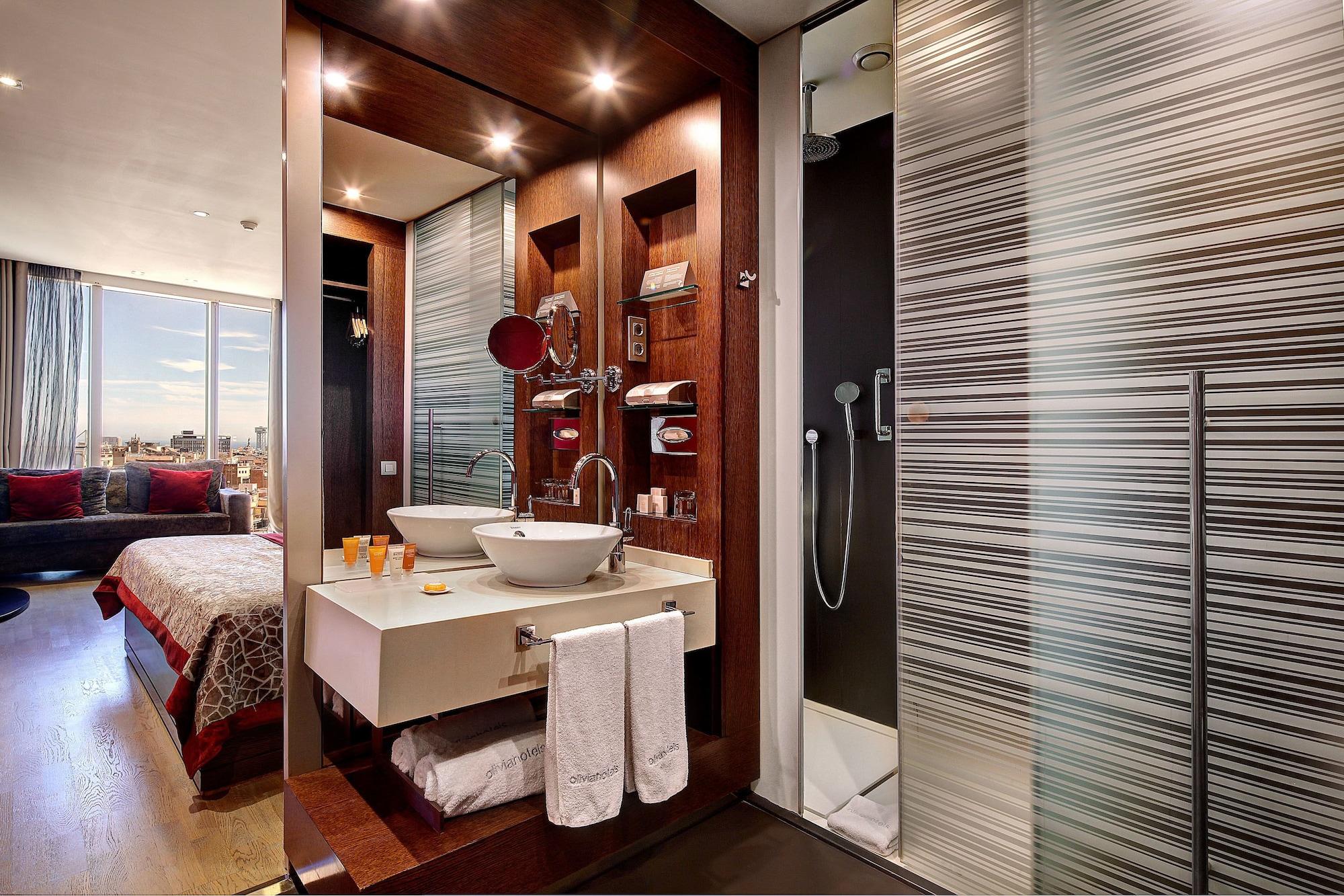 Olivia Plaza Hotel 4*