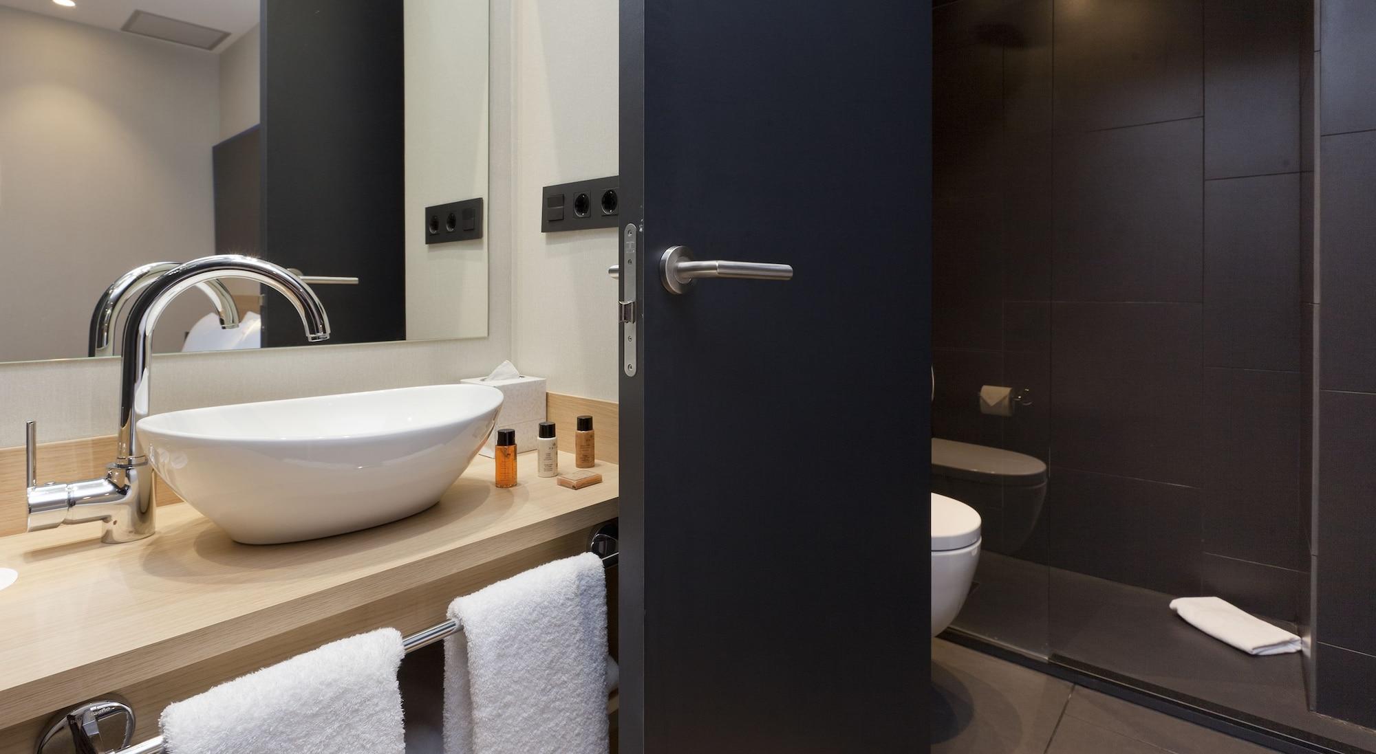 Ambit Hotel