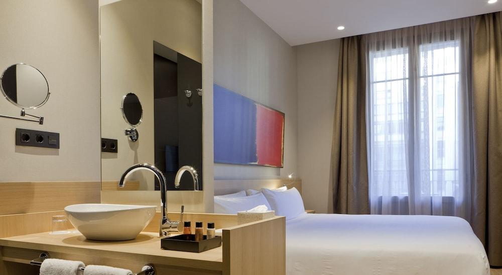 Ambit Hotel