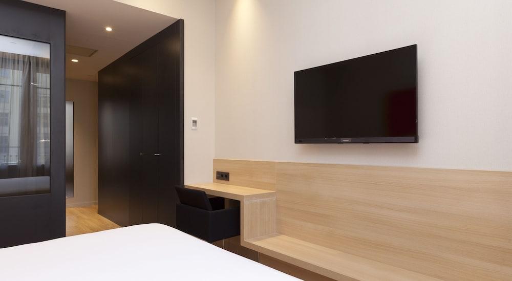 Ambit Hotel