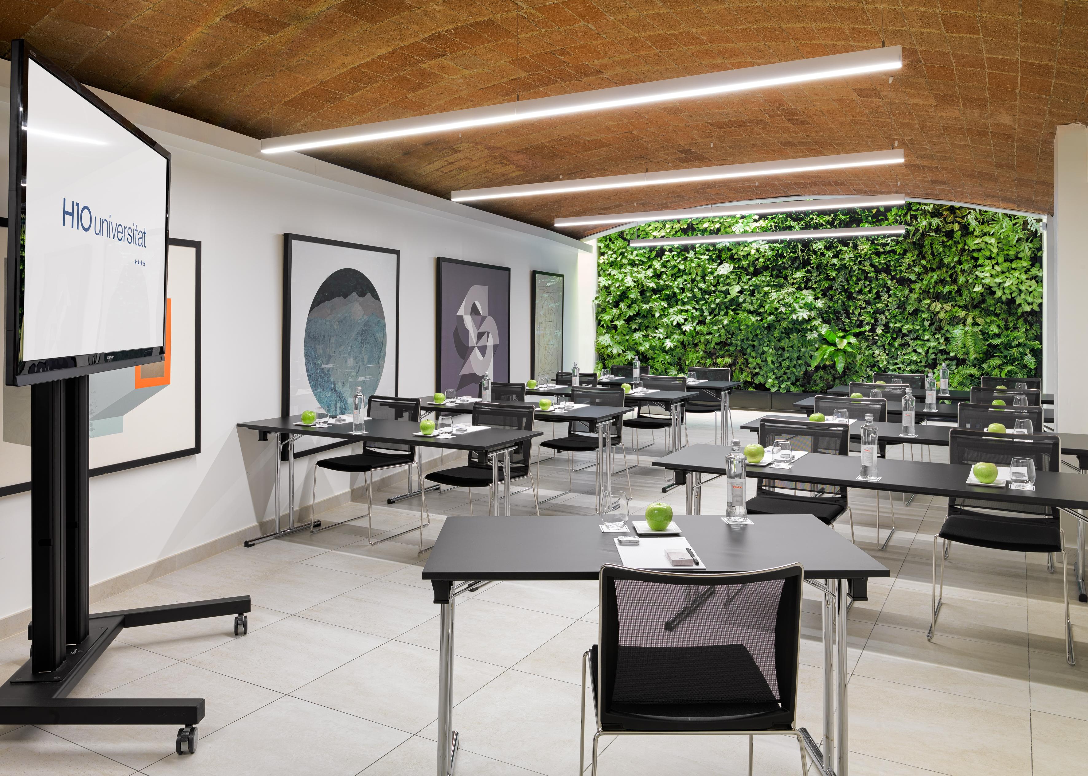 H10 Universitat Hotel 4*