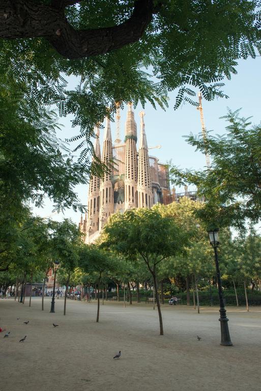 Sunny&quiet Sagrada Familia * Barcelona
