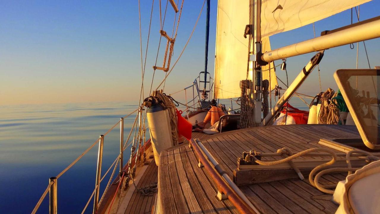 On A Beautiful Ocean Going Classic Schooner! Hotel en barco Barcelona