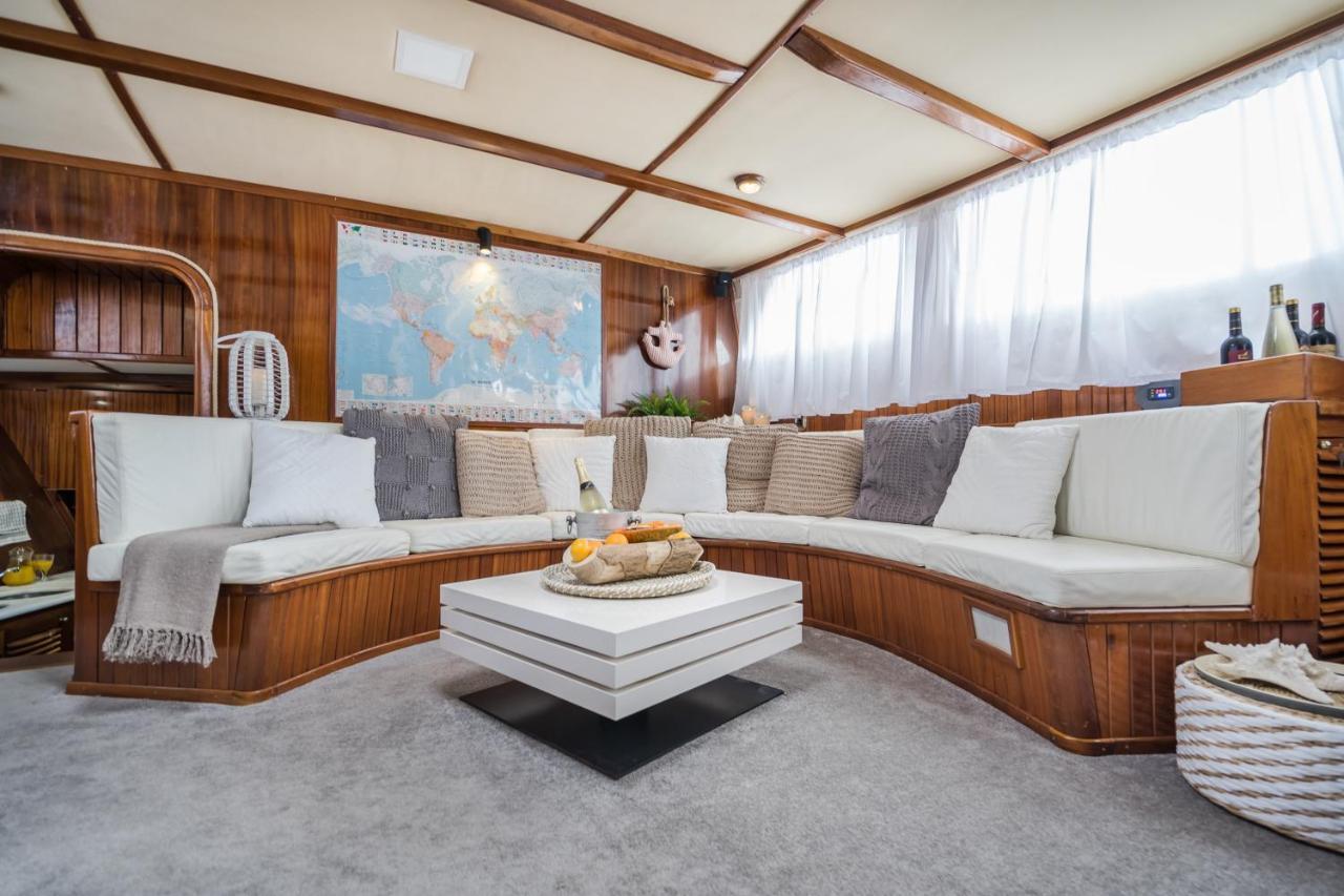 Hotel en barco Spacious Yacht Center 5