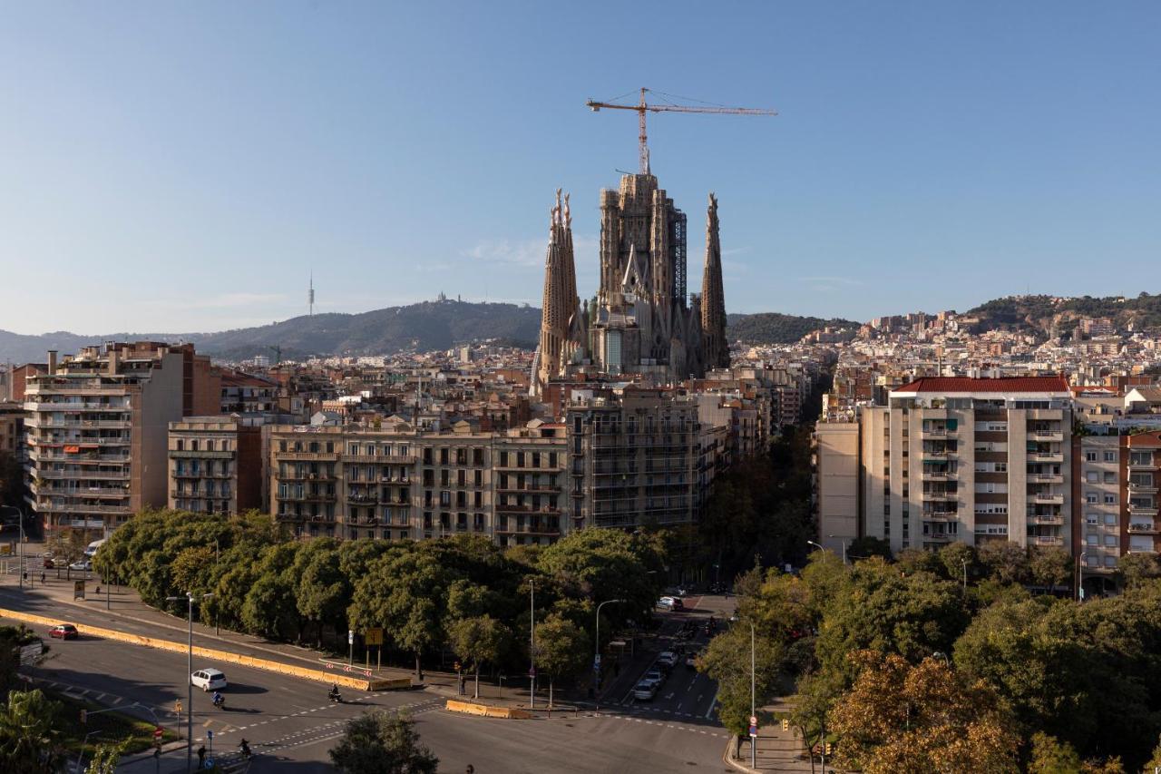Ab Sagrada Familia Views *