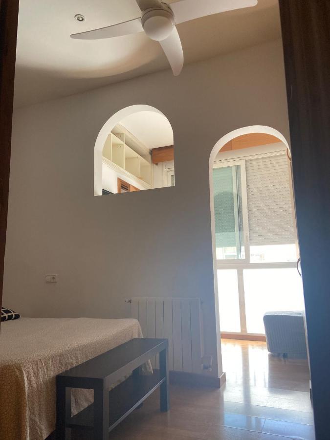 Double With Private Bathroom And Private Kitchen Habitación en casa particular *
