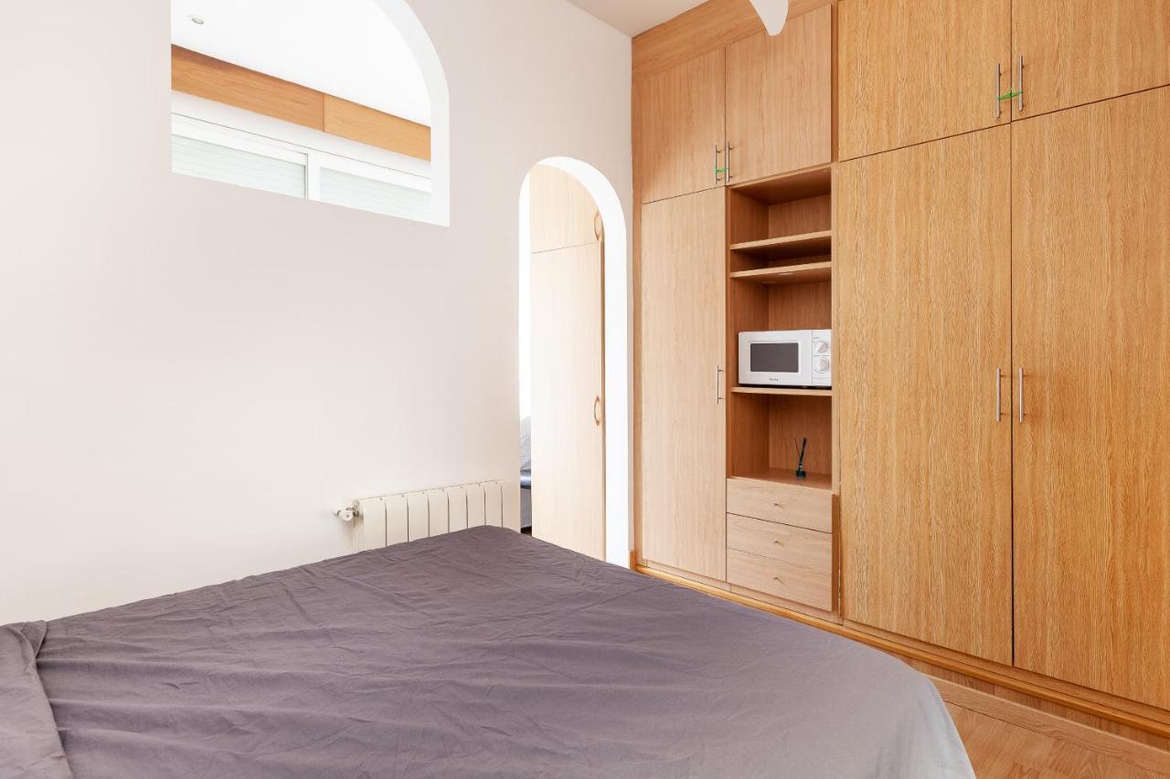 Double With Private Bathroom And Private Kitchen Habitación en casa particular Barcelona