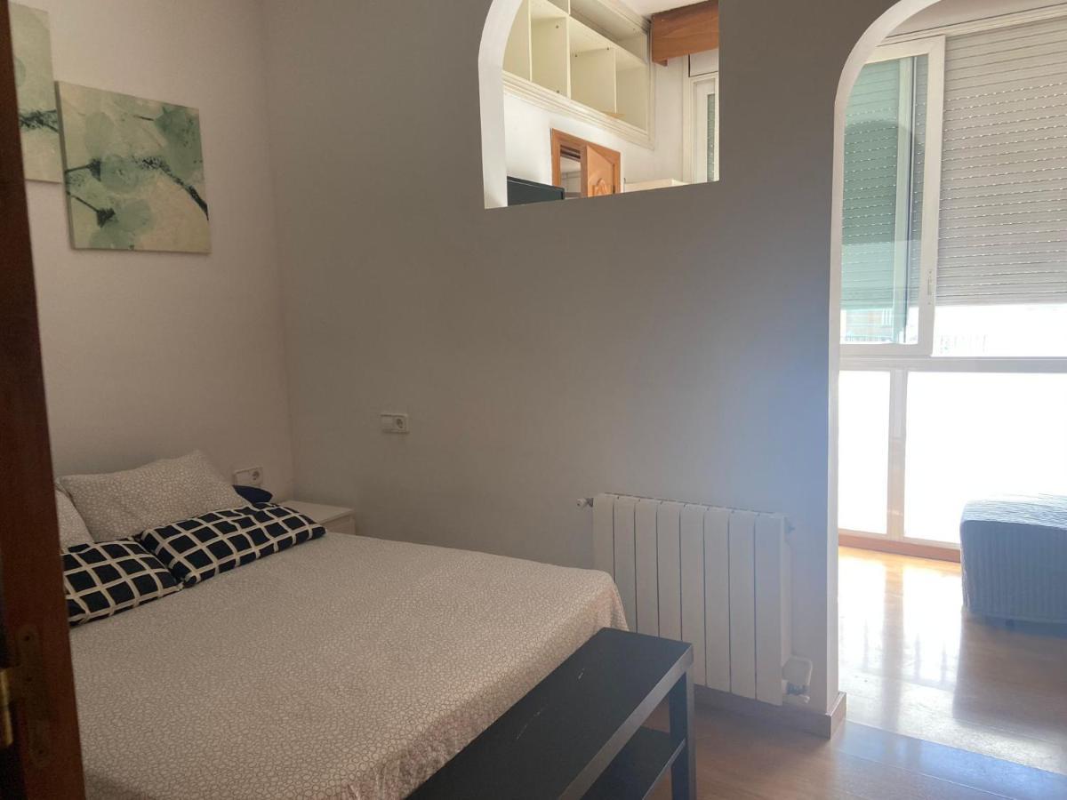 Double With Private Bathroom And Private Kitchen Habitación en casa particular *